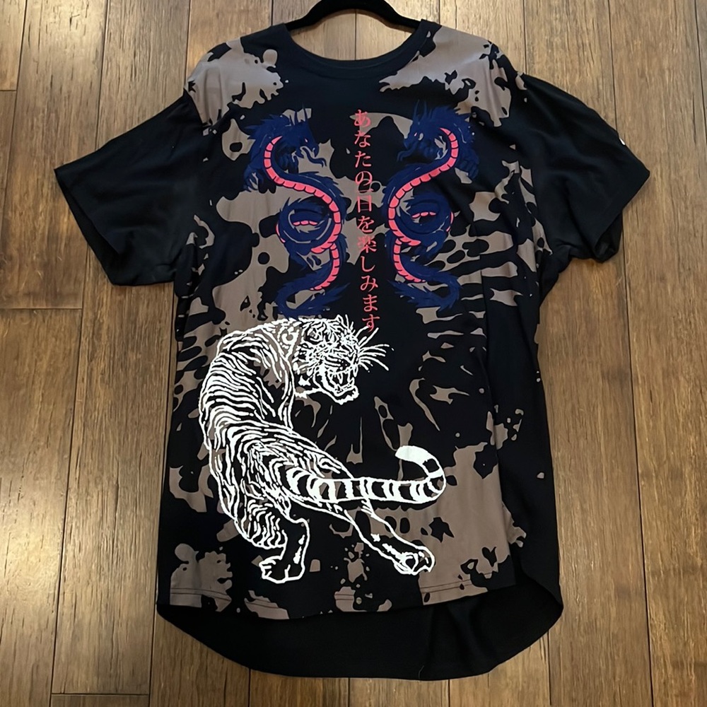 Rolling Paper serving tasteful garments! XXL black graphic shirt!